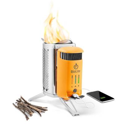Biolite Camping Stove 2 Le réchaud Biolite Campstove est un des top accessoires et gadgets de camping high-tech à avoir.