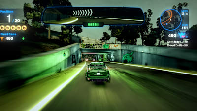 Una captura de pantalla de Blur muestra un Ford Focus bajo un puente de noche.