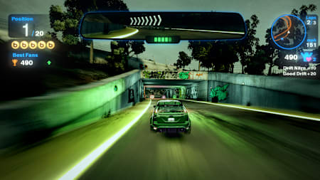 Una captura de pantalla de Blur muestra un Ford Focus bajo un puente de noche.