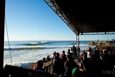 Une grosse houle d'ouest s'est formée pendant la nuit, créant de multiples points de départ et des séries de bombardements à l'arrière, ce qui a rendu les conditions difficiles pour les concurrents.