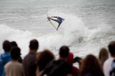 Kolohe Andino surfing with a big crowd watching at the ASP Rip Curl Pro Portugal
