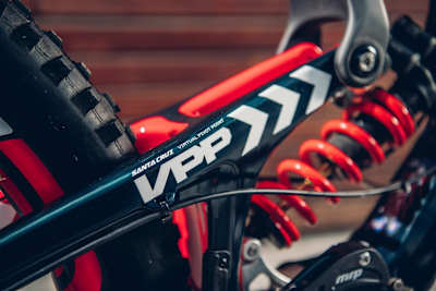 Eine Karbon-Gottheit