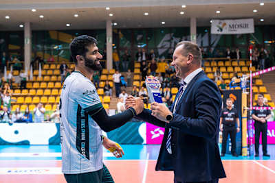 Amirhossein Esfandiar odbiera statuetkę Red Bull Super As