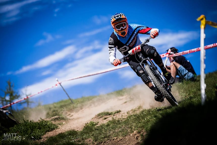 downhill mtb riders