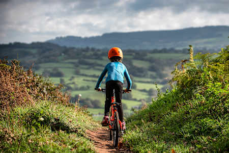 "C’est l’envie et la volonté de l’enfant d’en faire plus et d’aller rouler sur de vraies pistes VTT qui décident de la suite" explique Sabrina Jonnier double championne du monde de DH en 2006 et 2007.
