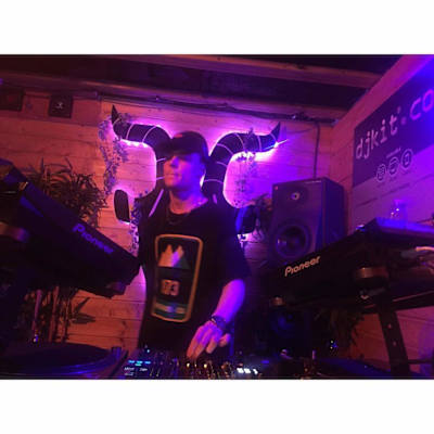 If you play darker sets then opt for low lighting on your stream, says Jamz