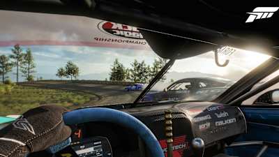 Una captura de pantalla de Forza Horizon 5 muestra un coche derrapando en las curvas cerradas del Hotel Mirador Balderrama.