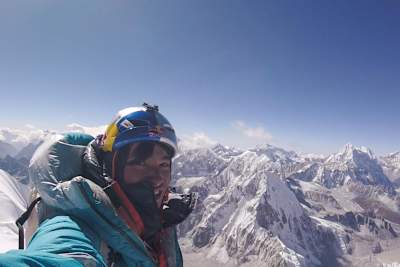 David Lama sonríe tras conquistar el Lunag Ri en Nepal.