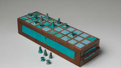 Image of senet game set.
