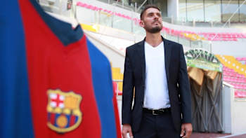 Seyit Cem Ünsal: Barcelona'da forma giyen ilk Türk futbolcu.