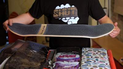 Ein Skateboard-Deck.