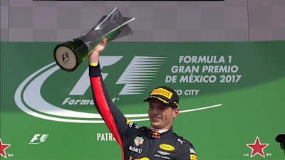 Max Verstappen célèbre sa troisième du Grand Prix de Formule 1 du Mexique à Mexico.