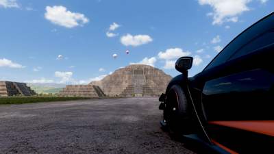 Captura de pantalla de Forza Horizon 5 muestra la Pirámide del Sol en Teotihuacán.
