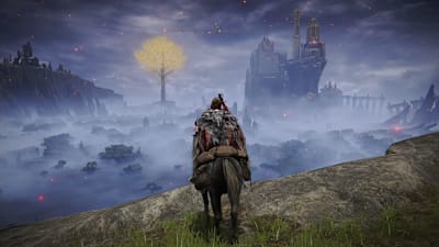 崖上から湖を望む