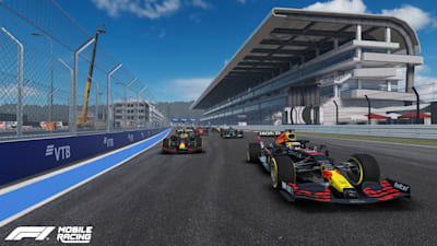 Screenshot aus F1 Mobile Racing zeigt die beiden Red Bull Boliden in Führung
