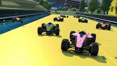 Bildunterschrift: Plastik und Wasser – Eine tückische Kombination