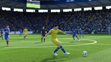 The Chelsea star is right-footed, but has a three-star weak foot ability