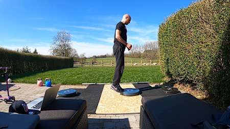 Single-leg calf raise bodyweight exercise