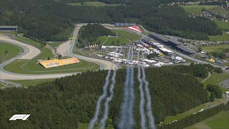 Espectáculo aéreo en el Gran Premio de Austria 2020 celebrado en el Red Bull Ring el 5 de julio de 2020.