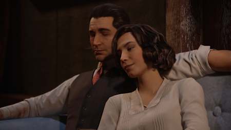 Tommy’nin ilk görüşte aşık olduğu Sarah ona her koşulda destek oluyor