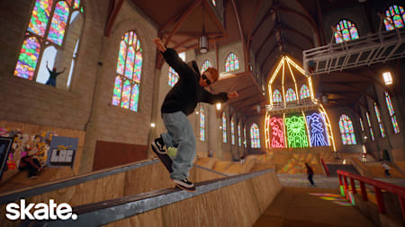 Capture d'écran de skate. montre un skateur en train de grinder dans une église colorée.
