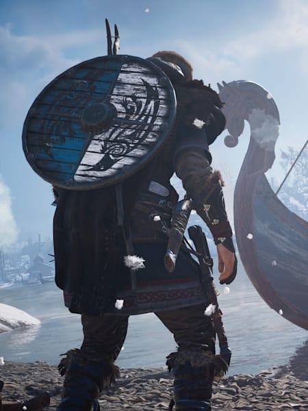 Eivor blickt über sein Langboot auf die Stadt Stavanger. Assassin's Creed Valhalla entpuppt sich im Test als bester Serienteil seit Langem.