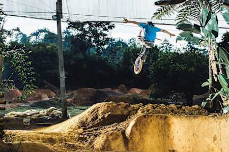 Julián can no hander pretty much anything!