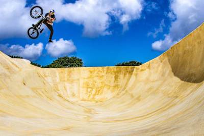 BMX tour με τον Πάνο Μανάρα στο Αιγαίο