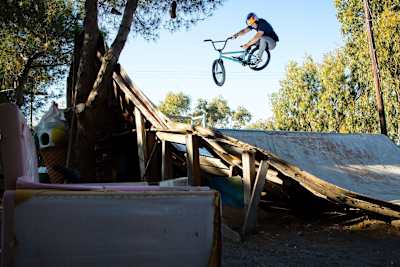 BMX tour με τον Πάνο Μανάρα στο Αιγαίο