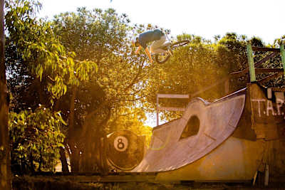 BMX tour με τον Πάνο Μανάρα στο Αιγαίο