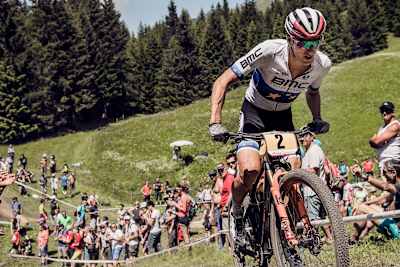 Julien Absalon attaque et termine deuxième