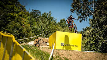 Claudio rides the finish line drop at Mont-Sainte-Anne, 2017.