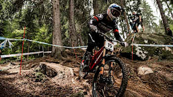 Aaron Gwin puts down a practice run at Val di Sole 2018.