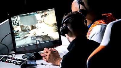 James Bardolph and Dan 'ddk' Kapadia cast at the first ECS finals.