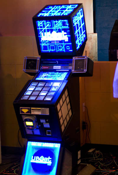 Jubeat besticht mit seinem coolen Arcade-Automaten