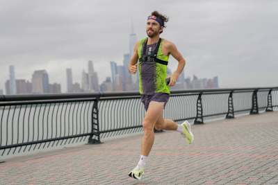 David Kilgore corre en la Wings for Life World Run Hoboken, EE.UU., el 04 de mayo de 2025. 