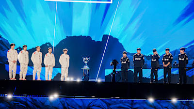 Weibo Gaming (L) and T1 pose onstage before competing at League of Legends World Championship 2023 Finals at Gocheok Sky Dome on November 19, 2023 in Seoul, South Korea
