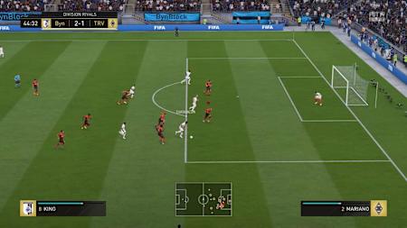Defending in FIFA 19 using the contain button