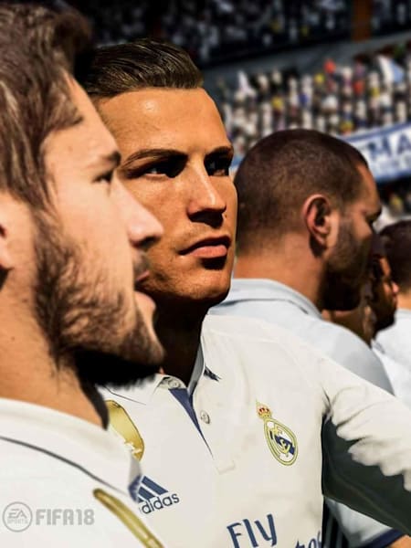 Cristiano Ronaldo y Antoine Griezmann durante el derbi madrileño en FIFA 18.
