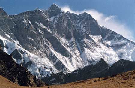 La quatrième plus haute montagne de la planète est le Lhotse.