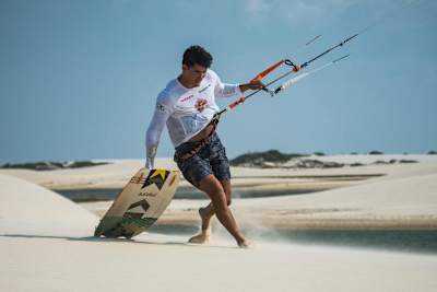 Lençóis virando um grande polo do kitesurf