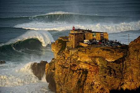 나자레의 바닥은 리프가 아니라 모래입니다.