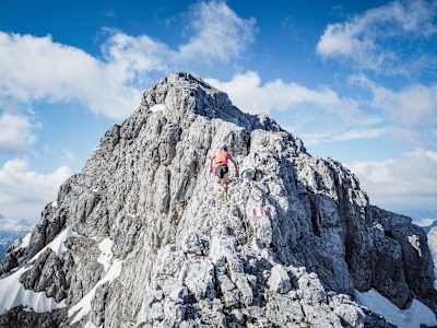 Skibergsteiger und Bergläufer Anton Palzer auf dem Weg zu einem von drei Gipfeln des Watzmanns.