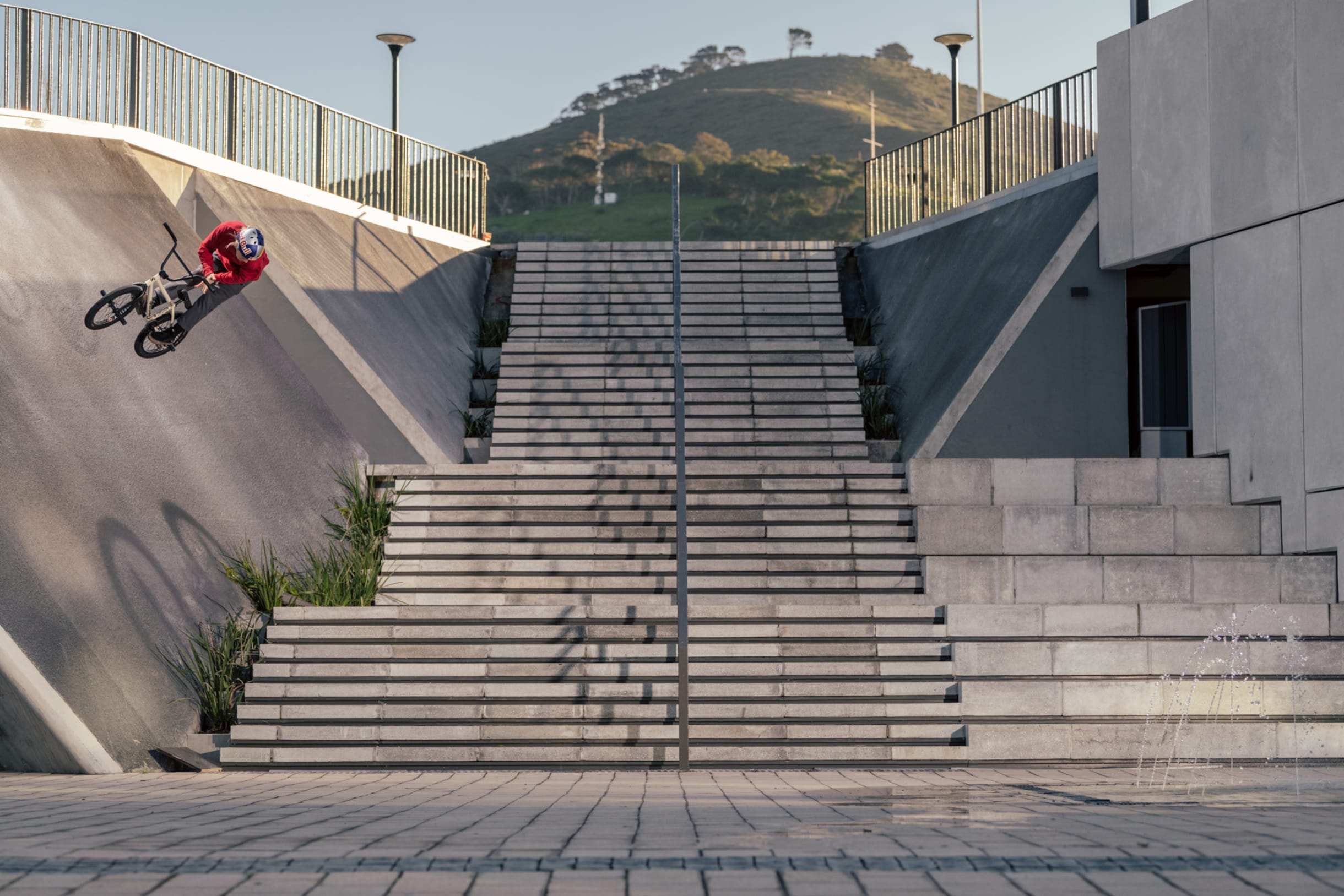 Murray Loubser clava un wallride en Ciudad del Cabo, Sudáfrica, el 1 de marzo de 2019.