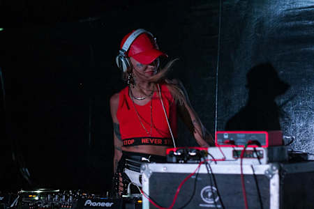 DJ Rosa Pistola in action.
