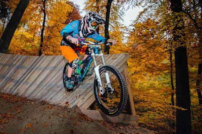 Mountainbiken auf dem legalen Woodpecker Trail in Stuttgart