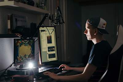 “RNG is needed to keep games unique,” says Xixo. Xixo at his computer playing Hearthstone
