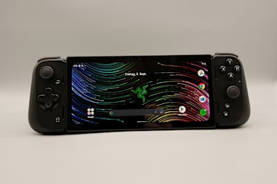 Bild zeigt den Startbildschirm des Gaming-Handhelds Razer Edge
