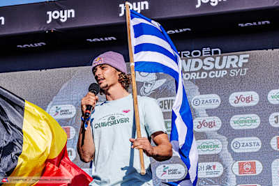 Ο Έλληνας Red Bull αθλητής, Lennart Neubauer, κατά τη βράβευσή του