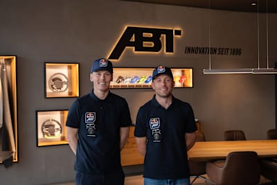 Marco Mapelli und Luca Engstler bei der Präsentation von ABT Sportsline für die DTM 2026.